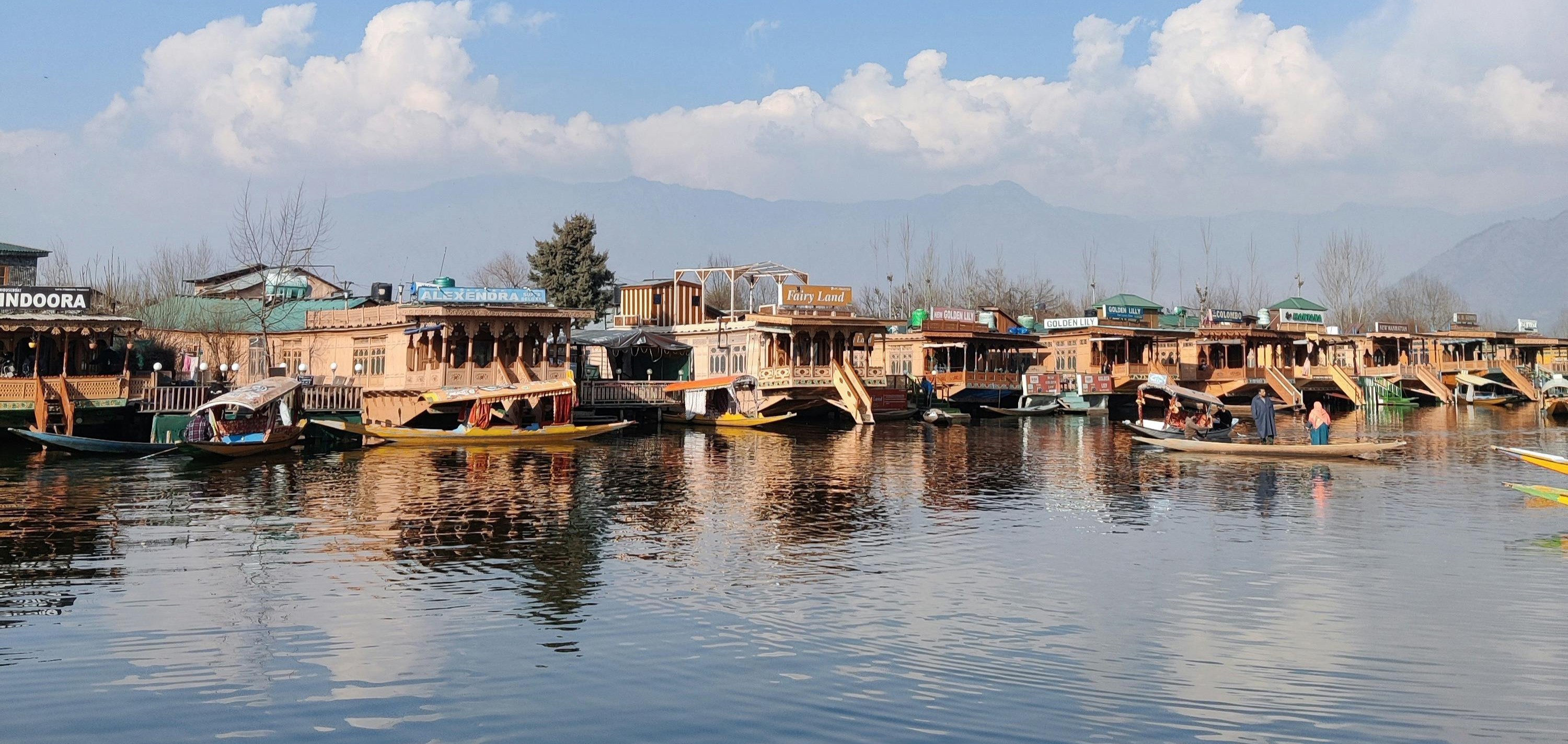 HOUSE BOATS