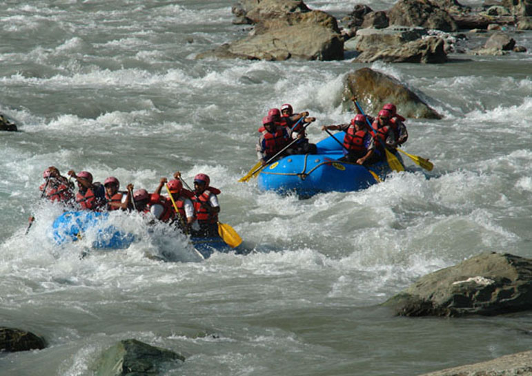 WHITE WATER RAFTING